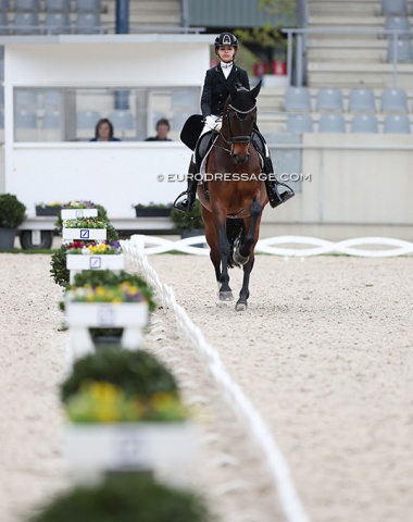 Britt van Hoof on Kanjer M (by Ferdeaux x Johnson)