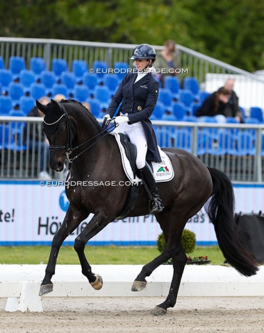 Friederike Hahn-Tebbel on Serious (by San Amour x Furst Romancier)