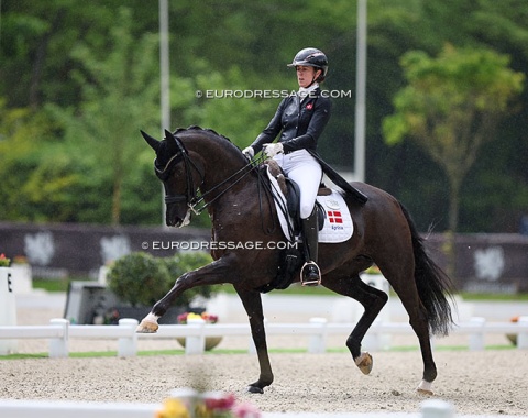 Carina Cassoe Kruth on Heiline's Danciera. A new trainer was seen by her side. After Andreas Helgstrand and Thomas Sigtenbjerggaard it was Jon Pedersen now helping her out