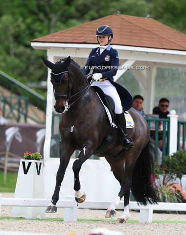 Juliette Ramel on her 18-year old Buriel KH. His last CDI was 10 months ago. He's in his 9th year at international Grand Prix level. 