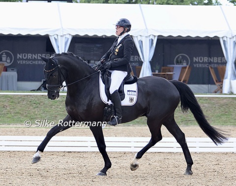 Germany’s double European champions from Riesenbeck the year before: Heidemarie Dresing and the athletic Oldenburger Horse24 Dooloop.