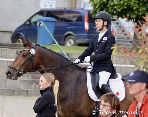 Japan’s Sho Inaba waiting with  the gorgeous Magnar Nl to enter the arena.