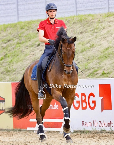 The youngest of the German team, Grade 4 rider Noah Kuhlmann and his super expressive Rhinelander gelding Staatslegende (by Statesman x Lanciano).