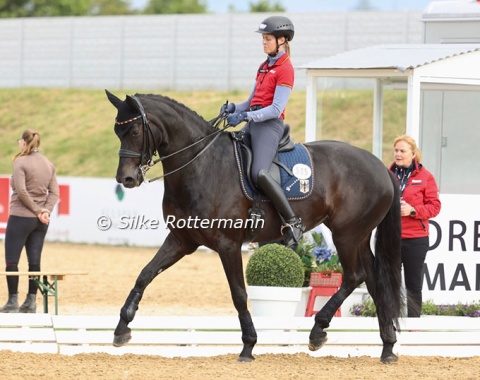 Regine Mispelkamp training Astrid Neumayer's Bayala under the eagle eye of German national coach Silke Fütterer