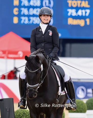 Looking serious before entering the arena: Julia Sciancalepore and Heinrich IV.