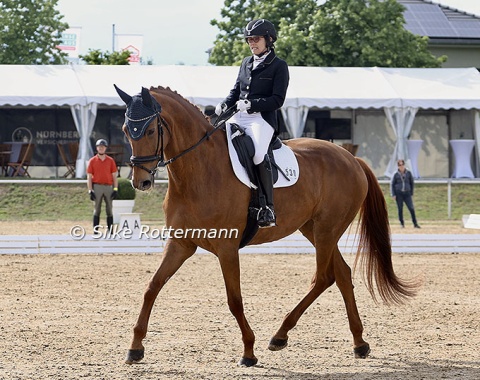 German Stephanie Vollstedt’s Hanoverian mare Fia (by Fürst Nymphenburg-Wolkenstein II) showing nice self-carriage