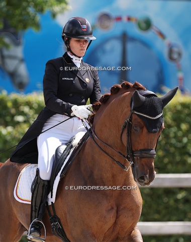 Larisa Pauluis full focus on Valentin
