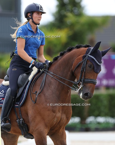 Carlotta Vallarella on Jaquar (by Davino VOD x Balzflug)