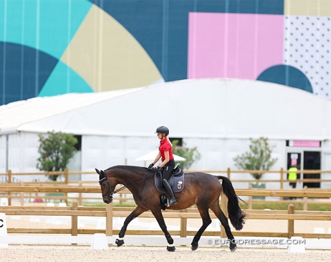 Jessica von Bredow-Werndl jogging Dalera in the training ring