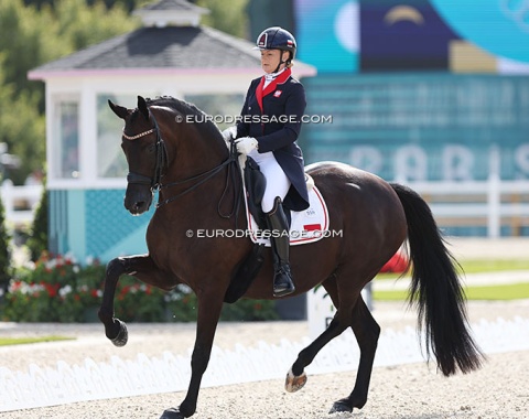 Lithuanian-Polish Sandra Sysojeva and Maxima Bella rode to lovely French music. They were 15th