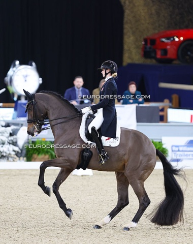 Swiss Charlotta Rogerson on the KWPN mare Famora (by Zack x Krack C)
