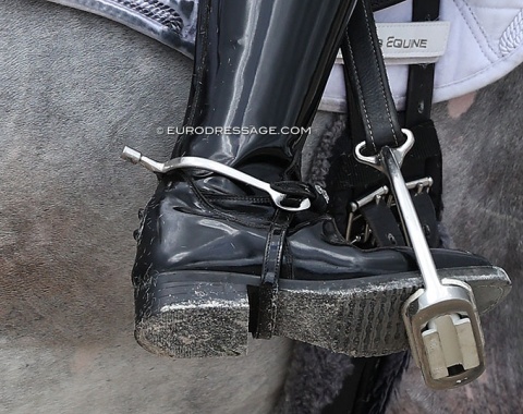 Interesting positioning of the spur