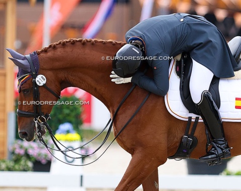 Spain's Nile Urrutia Lopez huges Viriathus van GC (by Vitalis x Weltmeyer)