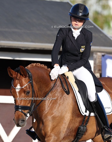 Swedish Hildur Elfgren pats Anemon van S (by Dalwhinnie x Corrado WL)