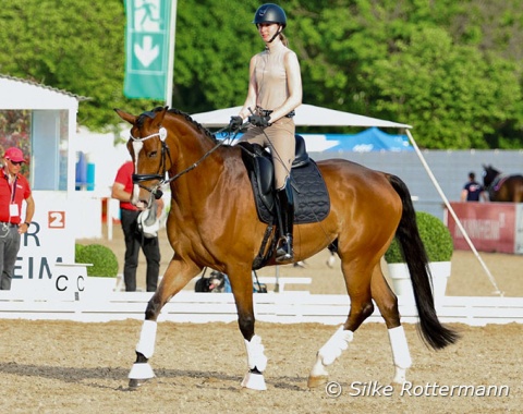 German Charlotte Schindler and the 9-year-old Hanoverian Leomax (by Lissaro van der Helle x Sir Donnerhall)