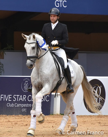 Alex Trujillo showed the grey Lusitano stallion Orbey Z (Peralta Pinhais x Zique)
