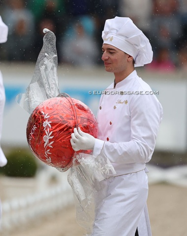 The big Lindt bon bon at the prize giving