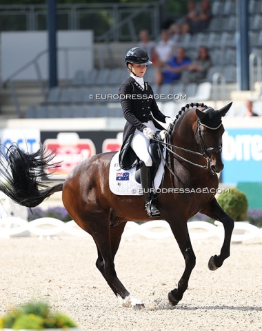 Australian Kate Kyros is based in Germany with Ton de Ridder. She scored 66.323% in the PSG on Intro K (by Apache x Rousseau)