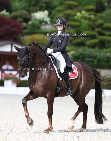 Robynne Graf on Domino