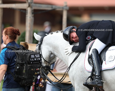 Fie Skarsoe  hugs Imperador dos Cedros