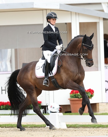 Swiss Julia Giner on Evita Cortes