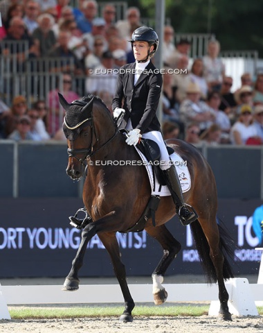 Carina Schulz pats La Jolie SW (by Escamillo x Londonderry)