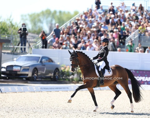 Larissa Pauluis on Flambeau