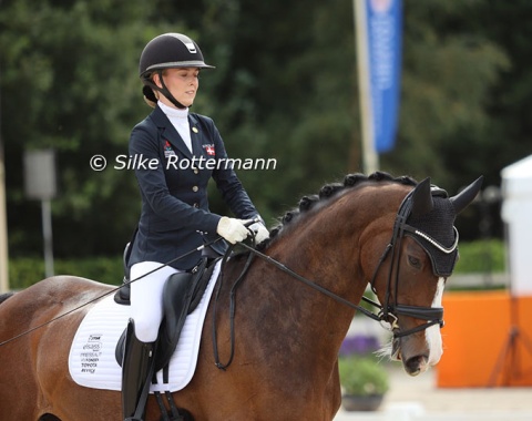 Focus before entering the arena: Danish Karla Dyhm Junge and Miss Daisy