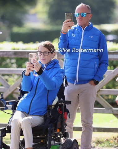 Sara Morganti and Alessandro Benedetti filming the vet-check of Sara’s horse Mariebelle