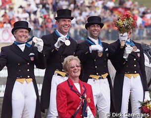 The 2000 Olympic bronze medal American team: Sue Blinks, Guenter Seidel, Robert Dover, Christine Traurig (chef d'equipe: Jessica Ransehousen)