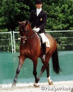 Stefan van Ingelgem and Doncaster at the 2000 World Young Horse Championships :: Photo © Phelpsphotos.com