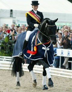 Katrin Burger and French Kiss win the 2002 Bundeschampionate