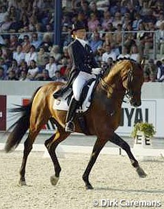 Marlies van Baalen and Laurentianer at the 2003 CDIO Aachen :: Photo © Dirk Caremans
