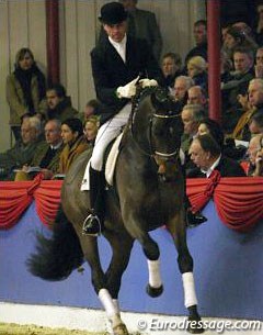 Dr. Ulf Möller riding San Rubin in the Althengst Parade :: Photo © Astrid Appels