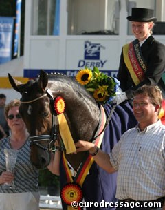 Jana Freund wins the 2004 Bundeschampionate with Sandro Classic. Owner Josef Wilbers smiles :: Photo © Astrid Appels