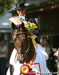 Dorothee Schneider and Kaiserkult TSF win the 2004 Bundeschampionate (photo © Astrid Appels)