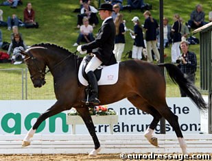 Jim Rasmussen on Alcazar at the 2004 World Young Horse Championships :: Photo © Astrid Appels