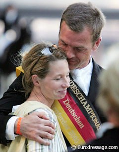 Bundeschampion Dr. Ulf Möller cuddles up to his wife Eva Möller-Nolden