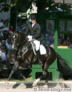 Stefan Wolff and His Highness at the 2005 Bundeschampionate :: Photo © Astrid Appels