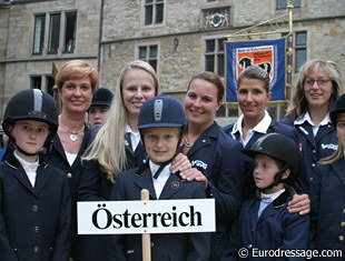 The Austrian team struck a beautiful pose for our Eurodressage photographer. From left to right: Elisabeth Max-Theurer, Victoria Max-Theurer, Nina Stadlinger, Caroline Kottas-Heldenberg and Renate Vogelsang