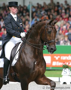 Kirsten Beckers on the KWPN licensed stallion Jazz at the 2005 Dutch Championships :: Photo © Astrid Appels