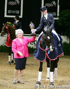 FEI president Infanta Pilar de Borbon hands the 2005 World Cup Trophy to Anky van Grunsven :: Photo © Dirk Caremans