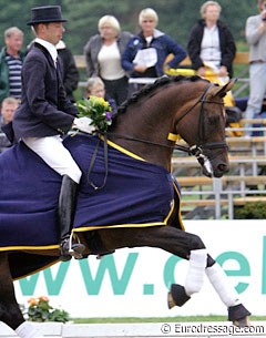 Hans Peter Minderhoud and Florencio are victorious at the 2005 World Young Horse Championships in Verden :: Photo © Astrid Appels