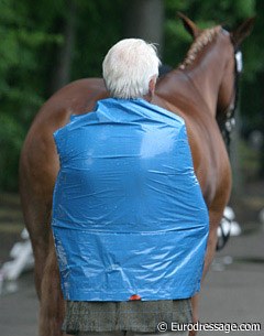 It rained during the 2005 WCYH vet check :: Photo © Astrid Appels