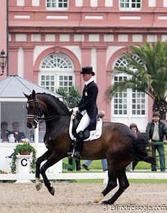 Imke Schellekens-Bartels rides Sunrise in the sunshine. Fantastic international debut for this new pair.