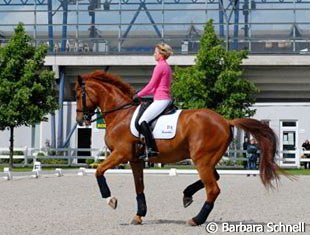 Nadine Capellmann schooling Elvis VA in the main warm up ring :: Photo © Barbara Schnell