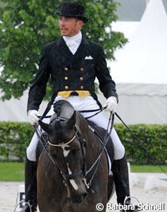 Swedish Per Sandgaard gets the first drops of rain during his warm up aboard Memphis (by Larome)
