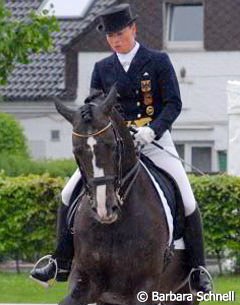 Isabell riding her fourth Grand Prix horse Polano, who is owned by K. Dörn