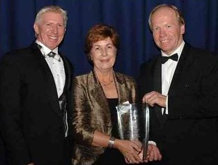 The Hon. Peter Beattie MP, Premier of Queensland (right) presenting the 2005 Premier of Queensland Federation Patron Service to Sport Award to Mary Seefried, who was well supported by Rob Ferguson, General Manager of Equestrian Queensland.