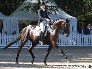 Stephanie Jansen and her 5-yr-old Pretender, a horse she picked herself as a two-year-old and trained herself so far, guided by Jan Nivelle. She got a very nice, encouraging commentary for her harmonious presentation and placed 6th in the finals.